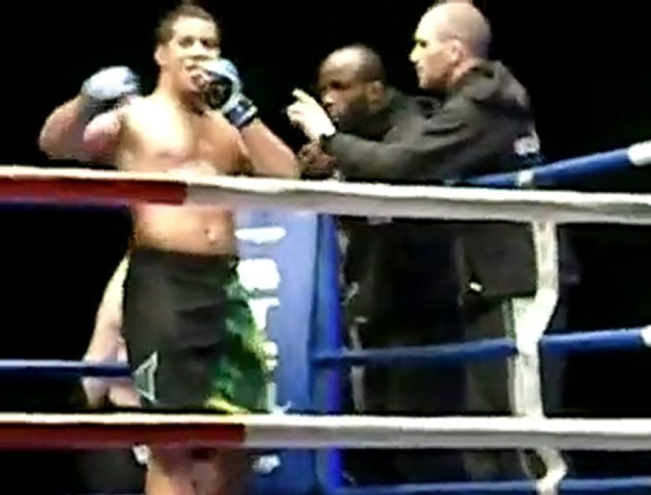 Joggi AiRomming Vs Christophe Gauthiero - Contenders 6