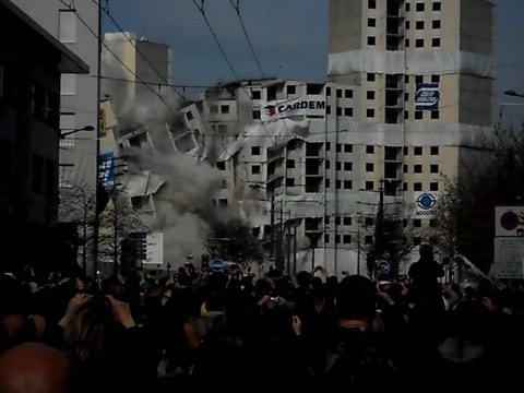 Démolition des immeubles du Pré de l'Herpe à Vaulx-en-Velin