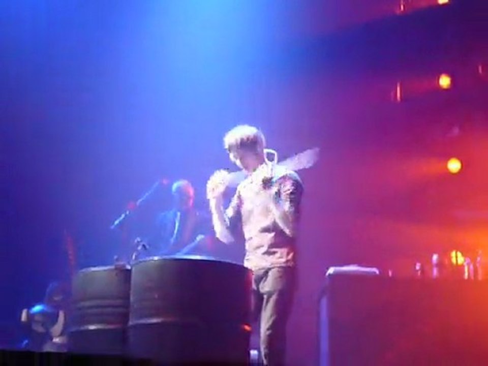 Indochine Meteor Tour Bordeaux(31 03 10) La lettre de metal