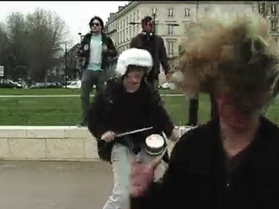 Clip Move Your Feet des BTS AV2