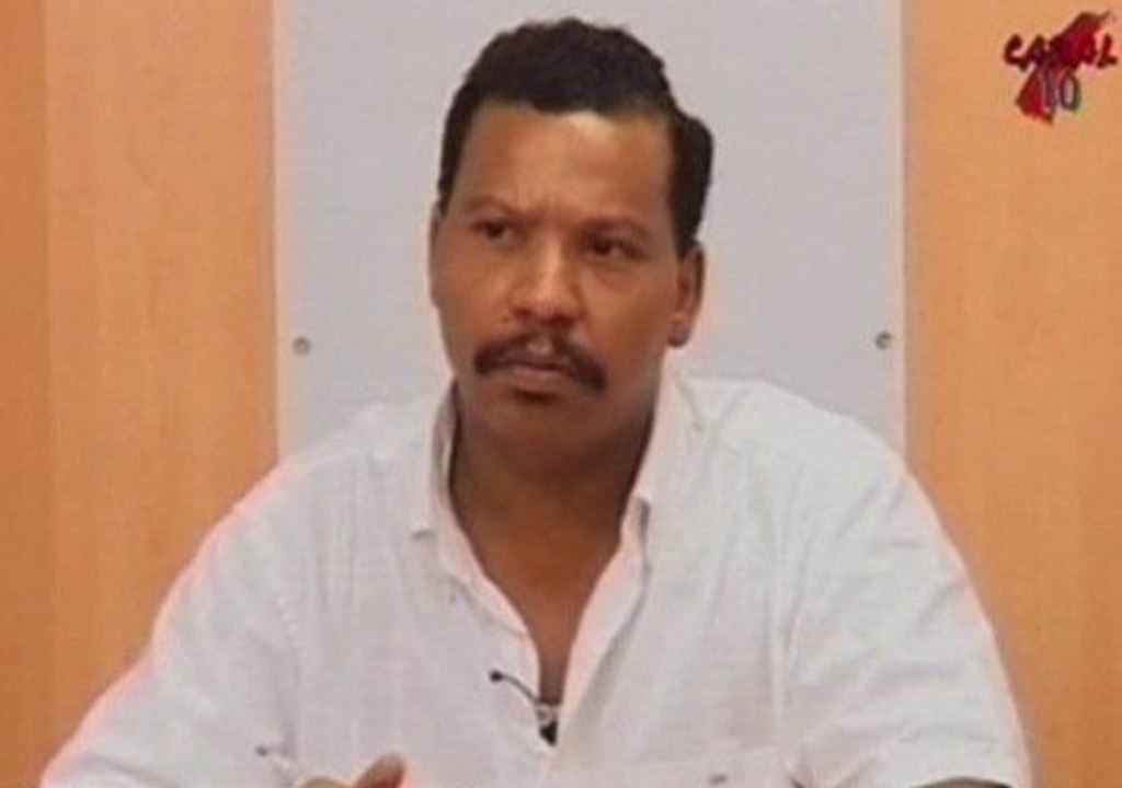 2005/08/11 15h30 Alain HANNIBAL Reçoit/ Interview Yannis MALAHËL Livre son Avis/ Témoignage Suite aux Émeutes d'Août 2005 Jeunes Banlieues Paris Nicolas SARKOZY Président République Françaises Canal 10 Antilles Télévision GUADELOUPE