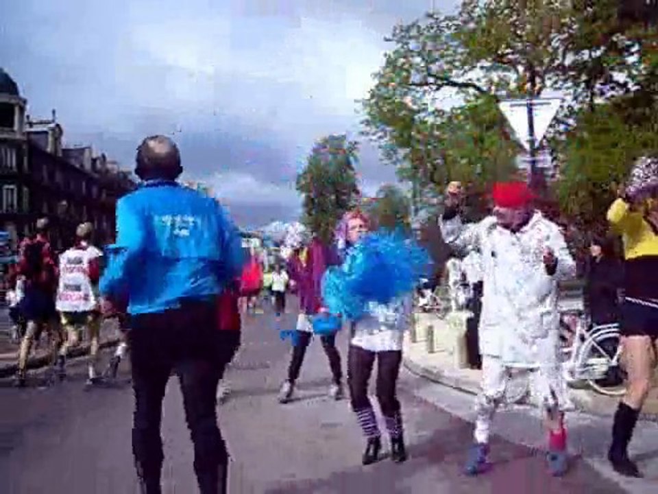 mario et son petit vélo au marathon de paris 2008 (extrait)