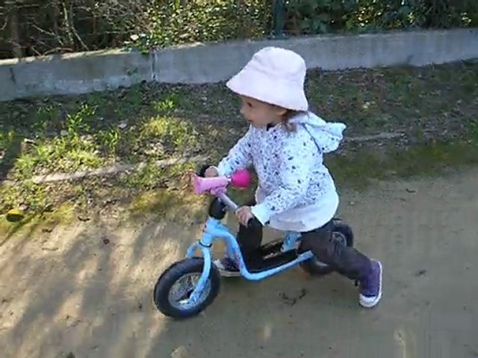 Norah et sa draisienne