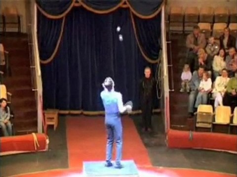 Spectacle de jongleurs, monocycles, acrobates