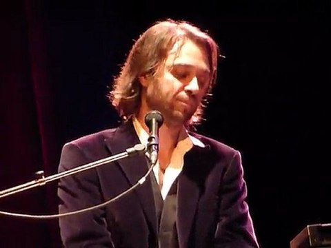 Stanislas à St Marcel 28 mars 2010 son petit cadeau à lui