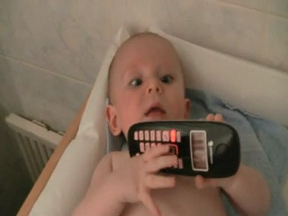 Louis et le téléphone qui parle