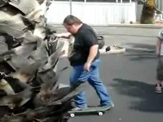 Régis sur un skate
