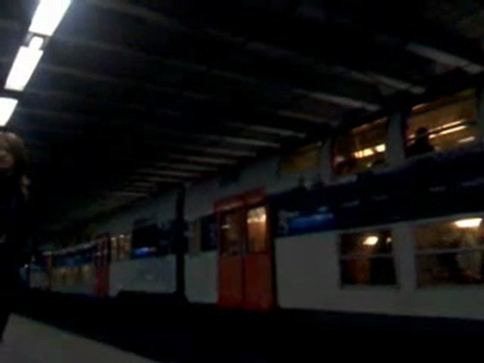 Z2n en gare de Perreire Levallois