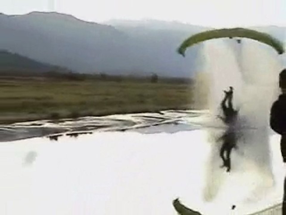 parapente crash dans l'eau