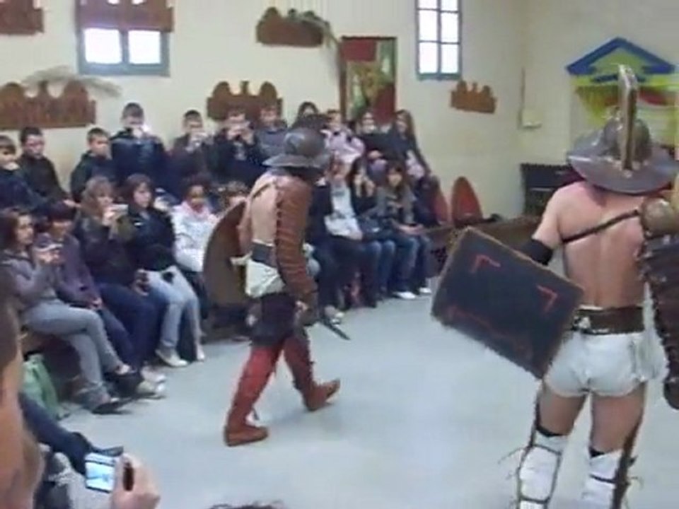 Combat de gladiateurs - parc de l'Antiquité de Beaucaire
