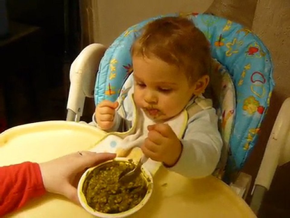 Stanislas mange tout seul