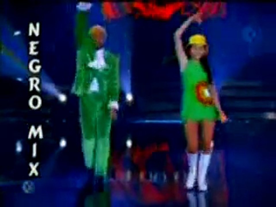 GABRIEL SOTO Y PAMELA BAILANDO A GO GO