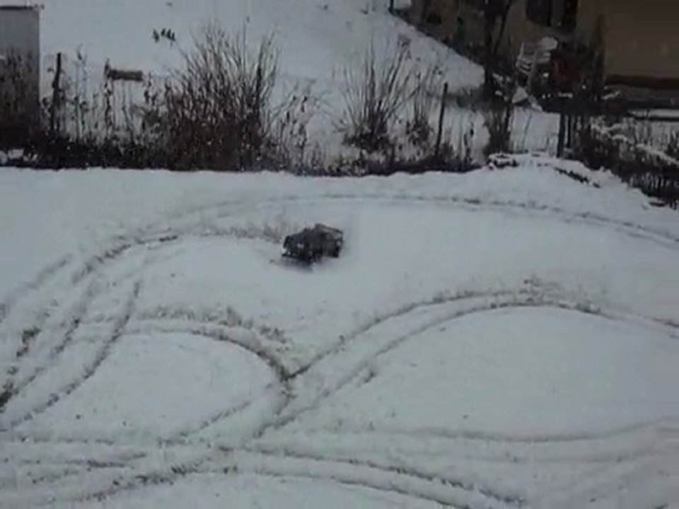 Baja 5t dans mon jardin en train de labourer !