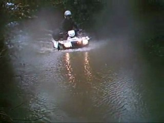 SPLASHQUAD - 20100404 - Passage d'un guet de 80cm !