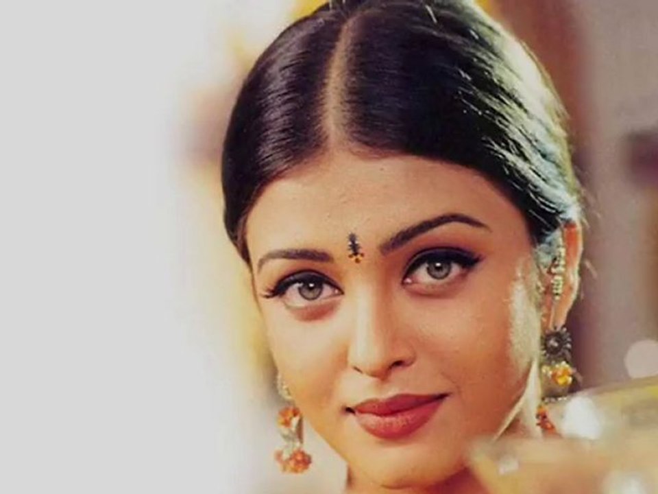 AISHWARYA RAI BOLLYWOOD ACTRESS & LES COULEURS de L'INDE