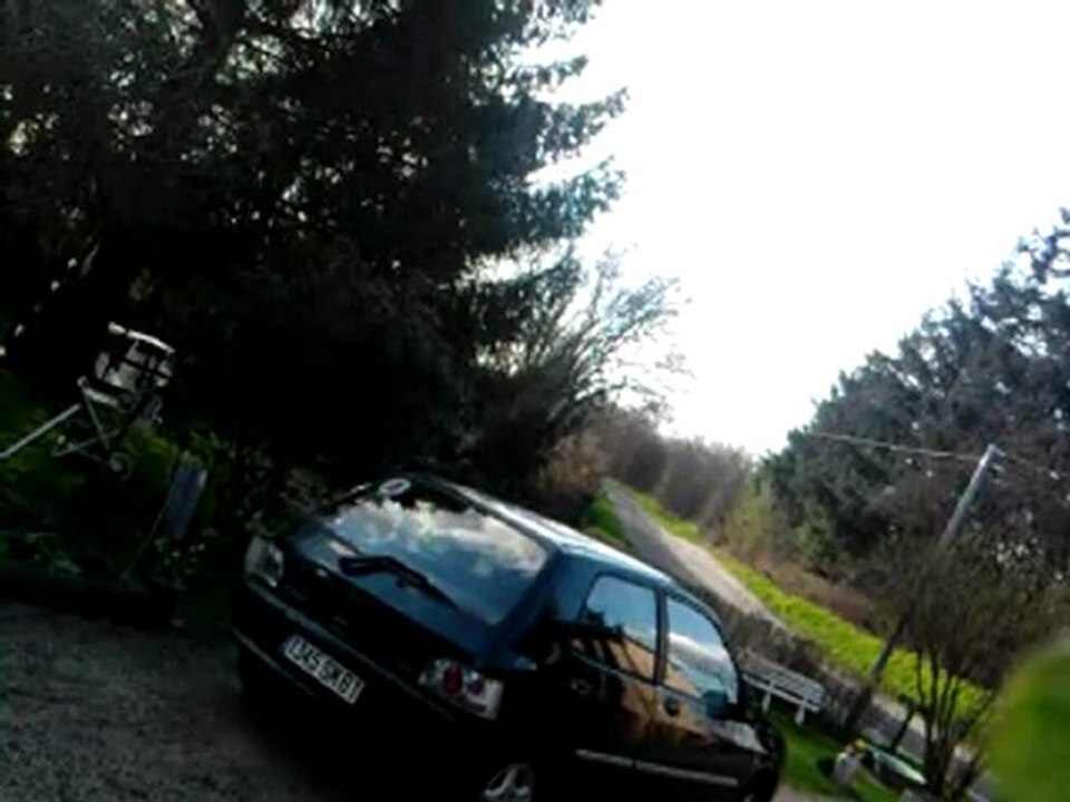 Ma clio Avec un pot 600 Bandit sisi (vidéo Mat61)