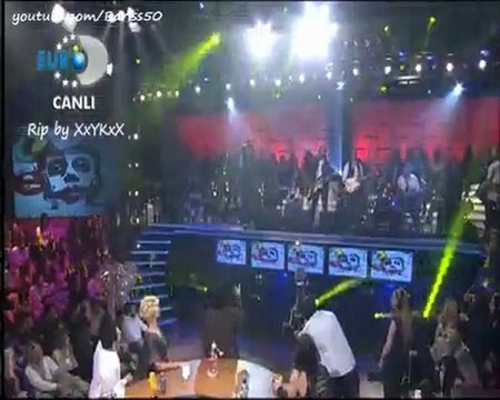 İsmail YK Elektro Gitar Çalıyor (Disko Kralı _ 03.04.10)