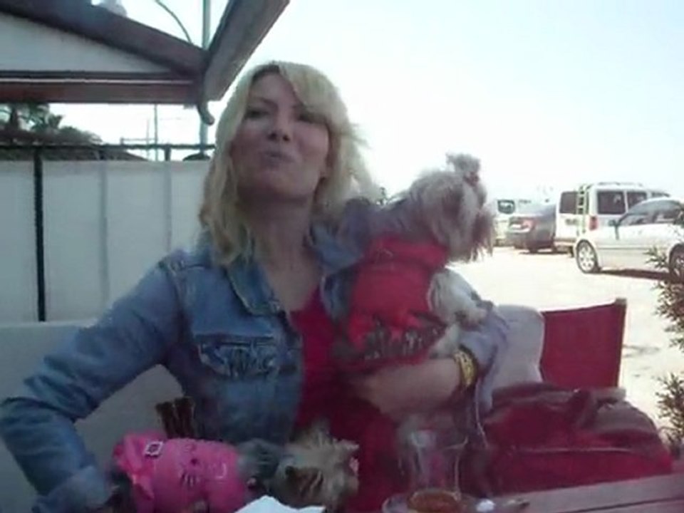 Kitty & Cheri Kordon'da kahvaltıda.. doğumgünüm ;)