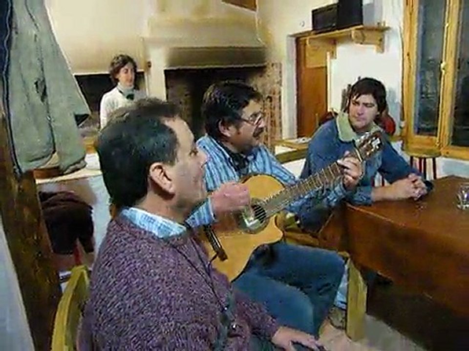 Le patron de l'hacienda nous joue de la guitare