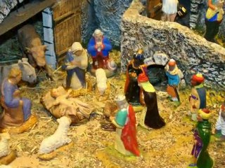 L'arrivée des rois mages dans la crèche