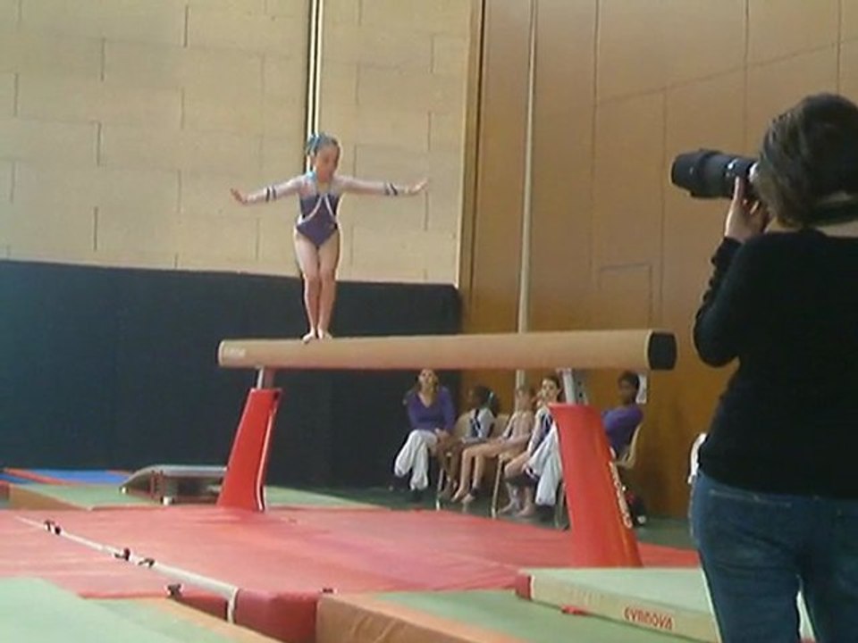 Eline competion gym - barre poutre [03-04-10]