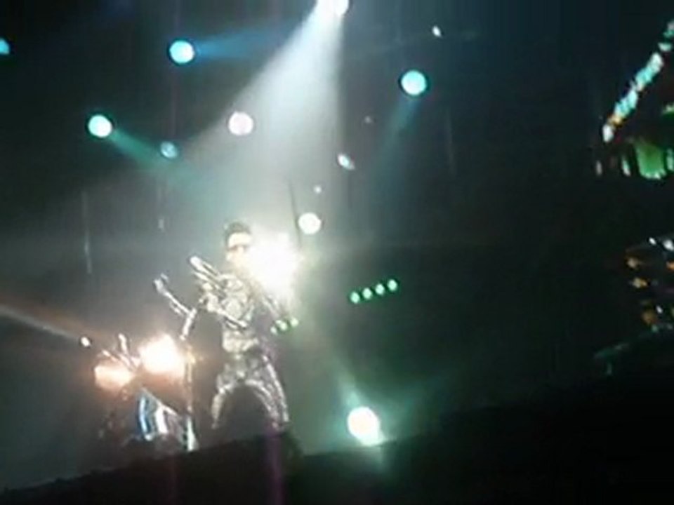 Tokio Hotel à Genève, 3/04/2010 Dogs unleashed.