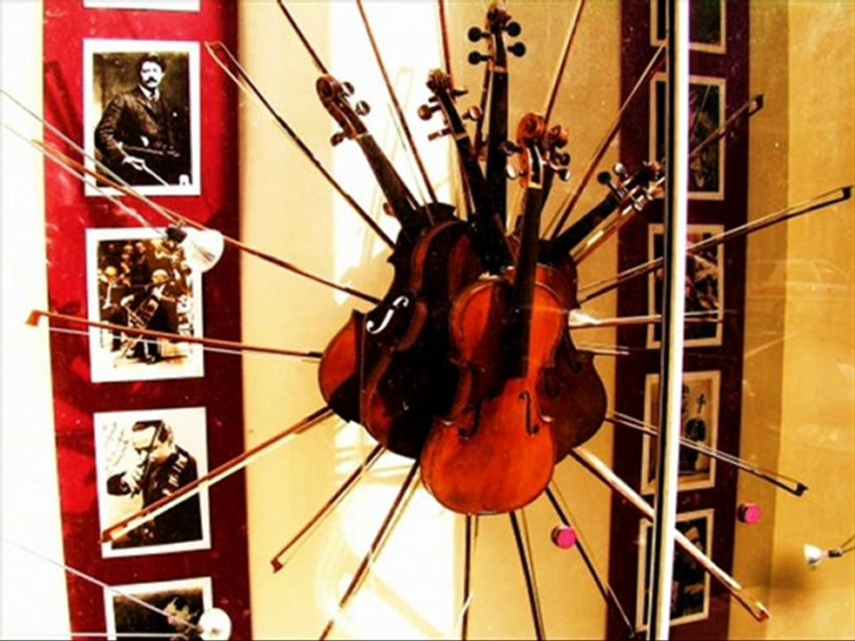 instru 5 (j.s.bach in the street)