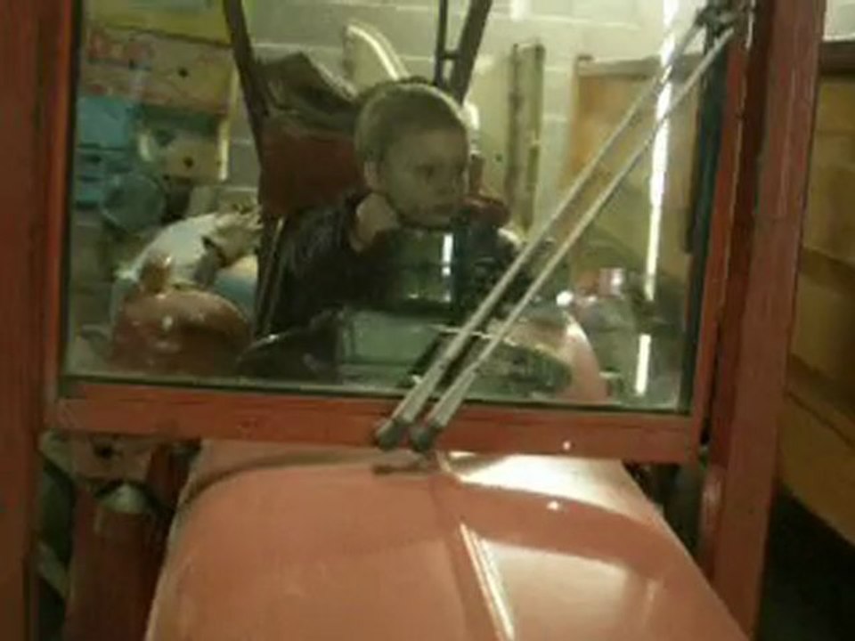 Mahé sur le tracteur