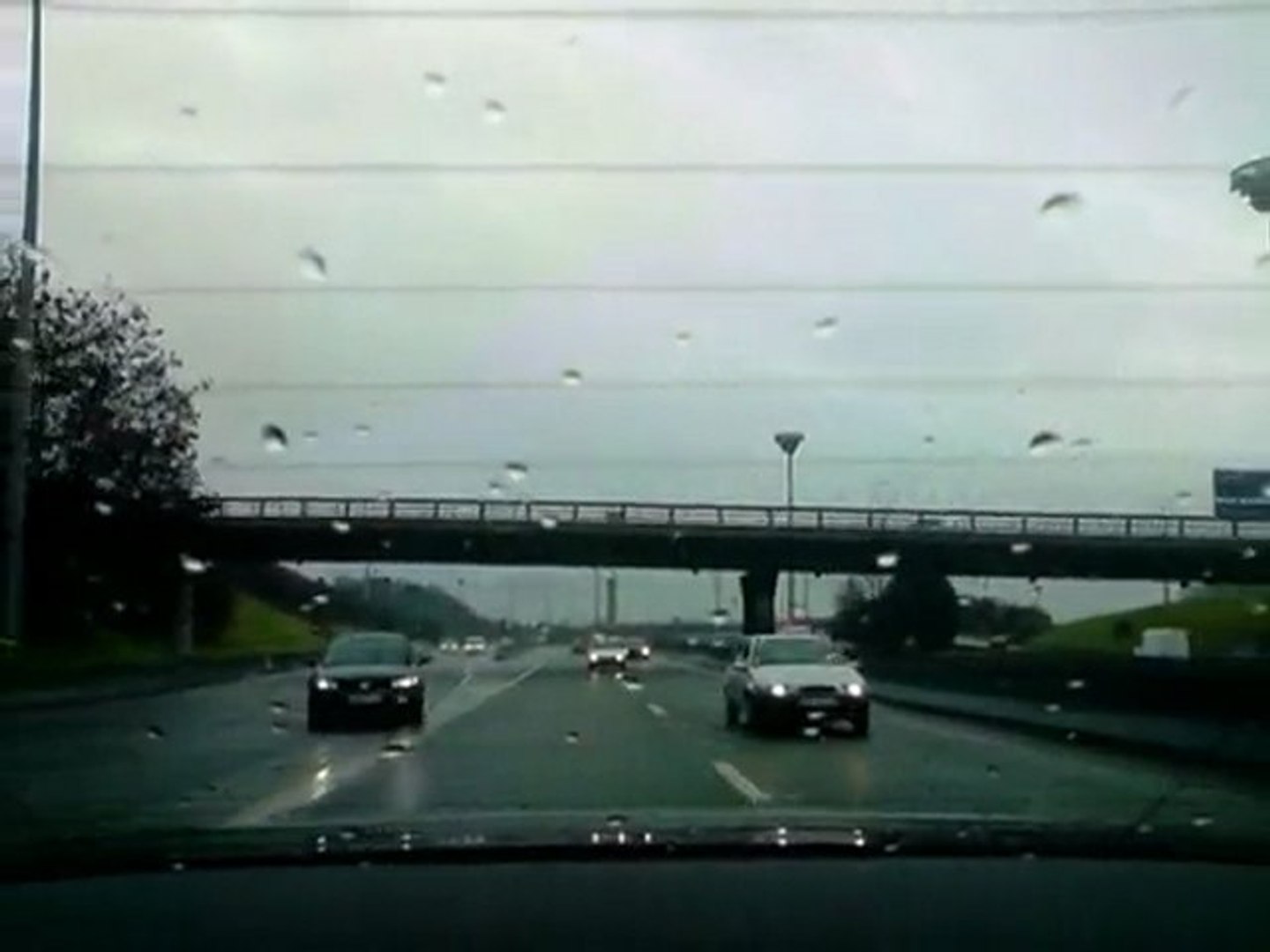 ⁣Megane coupe les zebras sous la pluie A86