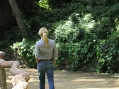 Kristen Bell Goes Barefoot with TOMS Shoes!