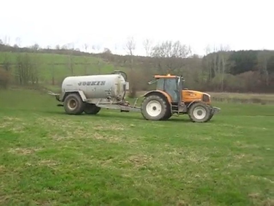 P.Deblon à l'épandage de Lisier 2010