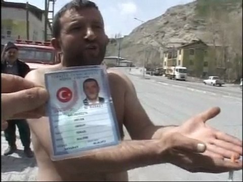 Şener Şen'in Çıplak Vatandaş Filimi Gerçek oldu.