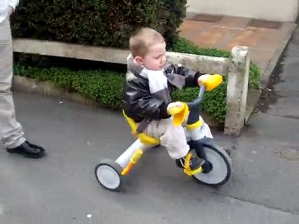 nathan fait du velo
