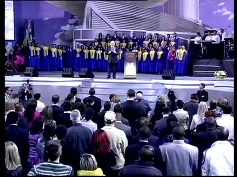 Виктор Янукович наградил Сандея Аделаджу грамотой