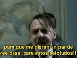 Hitler se enoja porque lo dejan de lado para salir