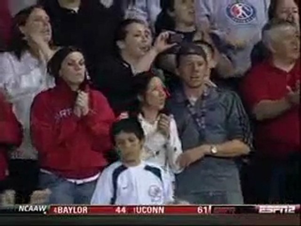 Neil Diamond sings "Sweet Caroline" at Yankees @ Red ...