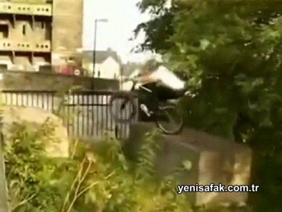 Bisiklet cambazından ilginç gösteri