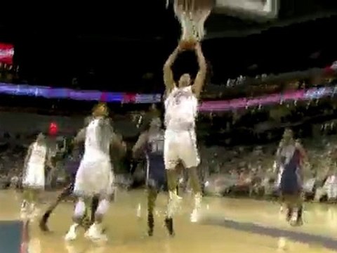 Tyson Chandler throws down the huge dunk.