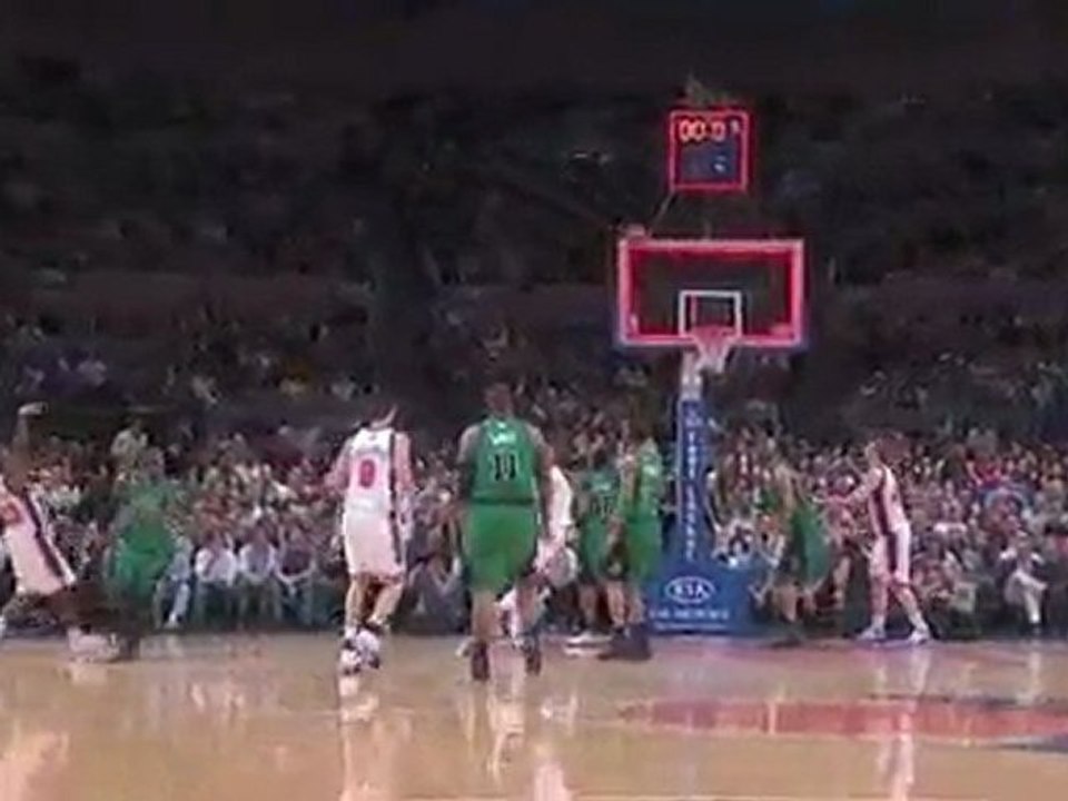 Toney Douglas knocks down a tough jumper to beat the first q