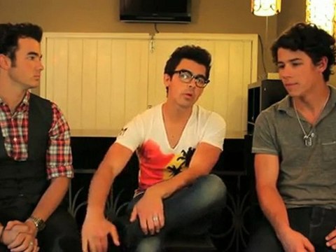 Jonas Brothers are Going Barefoot for One Day Without Shoes!