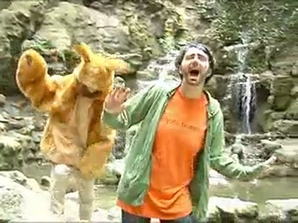 MOI JE CHANTE TRES FORT