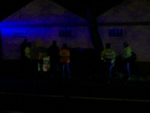 Beauvais : voiture dans un arbre