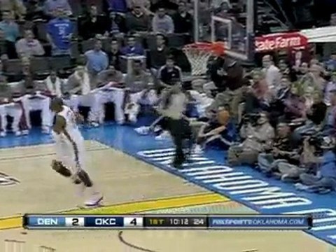 Thabo Sefolosha gets the steal and finds Kevin Durant all al