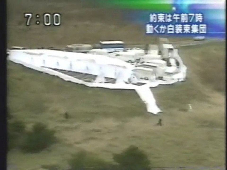 白装束団（パナウェーブ研究所）のニュース映像