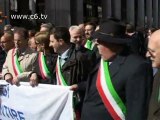 Milano. Oltre 400 sindaci lombardi in piazza