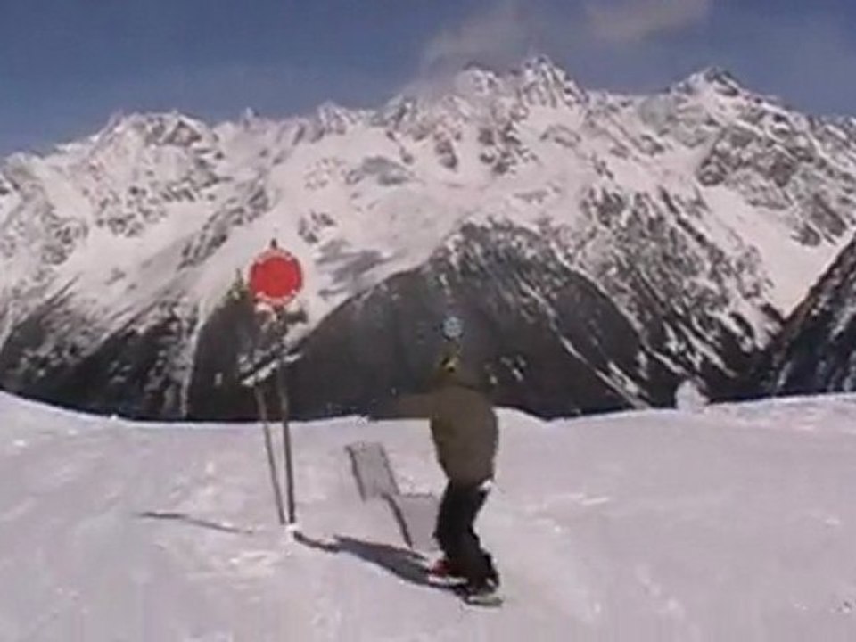 Flo boardslide on Camel rail