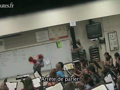 Un prof de musique pète les plombs