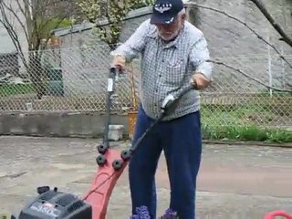 Gaby bêche le jardin chez Yvonne 07 04 2010 003