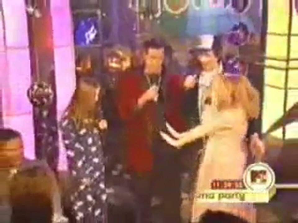 Avril Interview - TRL 2003 Ashton Kutcher & Brittany Murphy