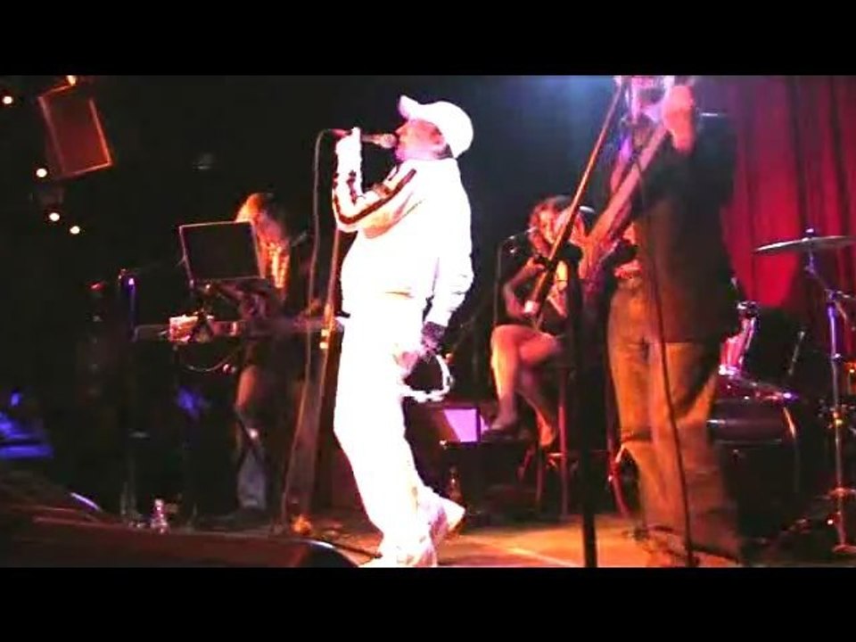 СЕРГЕЙ КОТ&LIGHTBEAT-ЧИТАЙ ПО ГУБАМ(LIVE 16 тонн -28.3.2010)